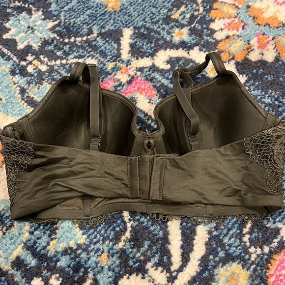 Victoria’s Secret Body by Victoria Lined Demi Bra - Picture 2 of 3